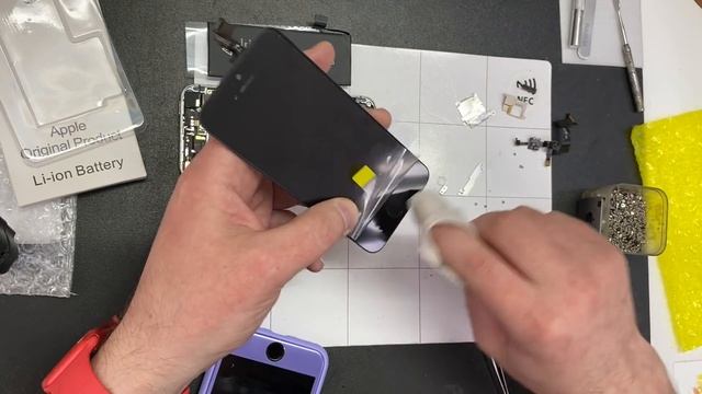 Как НЕ надо менять батарею в Айфон смотреть онлайн