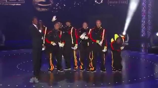 America's Got Talent S05E18 Jabbawockeez (Guest Stars) смотреть онлайн