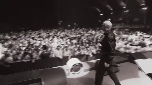 Feel this monent- by Pitbull featuring Christina Aguilera performing смотреть онлайн