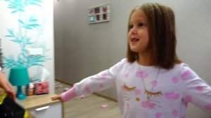 ЖИВЫЕ Куклы ЛОЛ! Амелии LOL ожили и не хотят чтоб она играла другими игрушками! Амелька Карамелька