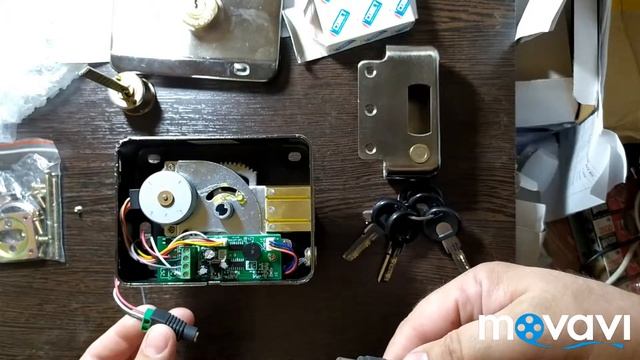 Замок для двери с шаговым приводом