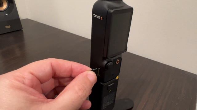 How To Remove and Insert SD Card in DJI Osmo Pocket 3 смотреть онлайн