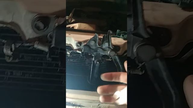 Замок капота на Тойота Виста Ардео. смотреть онлайн