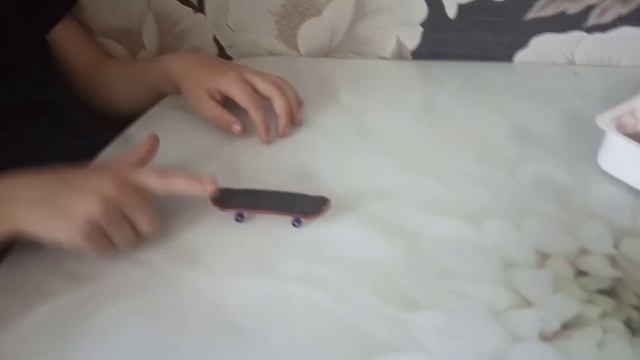 Учу трюкам на скейте для палец. смотреть онлайн
