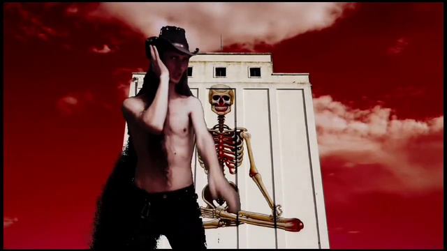 ХУДОЙ КАК СМЕРТЬ рокер!! СНИМЕТ КУРТКУ! смотреть онлайн