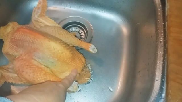 Ощип петуха. Как потрошить петуха. Потрошки в хозяйстве.