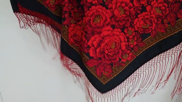 Стиль - красная бахрома. Коллекционный павловопосадский платок Зрелый возраст смотреть онлайн