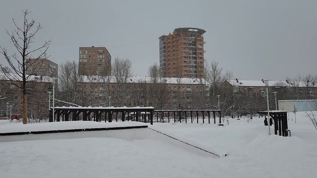 Москва. Атмосфера праздника и радости в Академическом парке. Декабрь 2022 года. смотреть онлайн