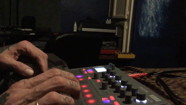 Just messing around with a four bar pattern on the Korg Electribe 2, before I attempt sleep. смотреть онлайн
