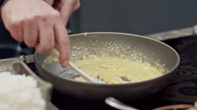 Яйцо с тунцом на рисовой подушке по-тайски смотреть онлайн