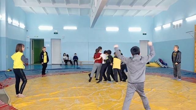 Шандалинова Г.Т подвижная игра коршун и наседка в кругу с мячом. 4г 05.04.2022 смотреть онлайн