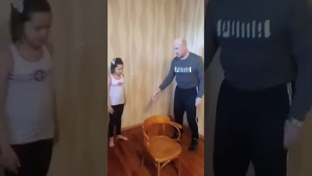 Тренировка со стулом (часть 1) смотреть онлайн