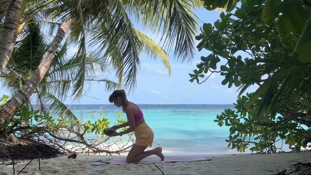 Утренняя зарядка на Мальдивах #1?Райские тренировки???/ Morning Warm Up in da Paradise смотреть онлайн