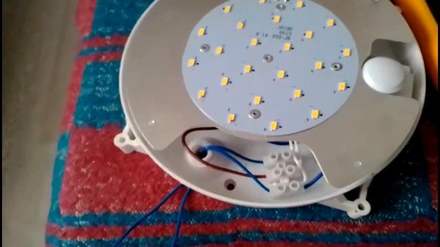 Лампа с датчиком движения.mp4 смотреть онлайн