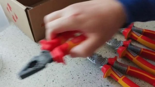 Посылка с плоскогубцами - NWS и Lux Tools (Solingen)