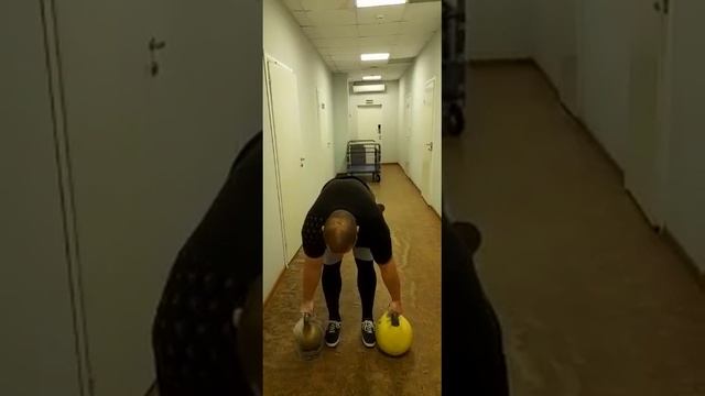 Володя исполняет жим рыскун с 40кг на попА и 64кг удержание второй рукой смотреть онлайн