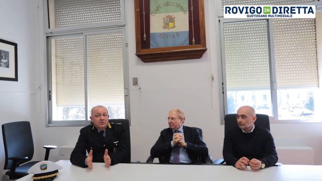 Una pistola Beretta per i nostri vigili urbani смотреть онлайн