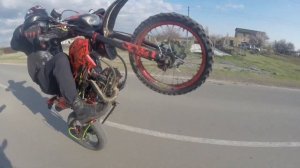 Стант на питбайке под музыку, покатушки