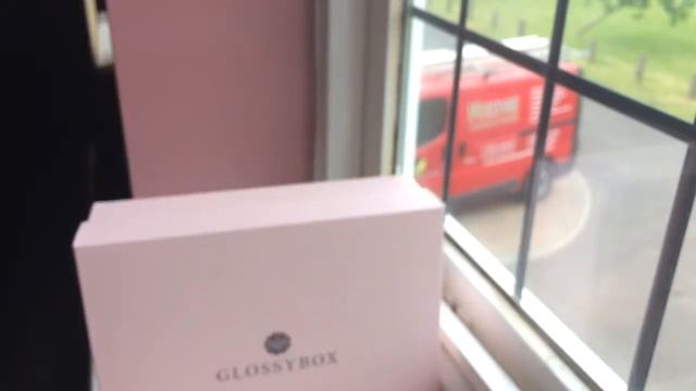 GlossyBox (май 2015) смотреть онлайн