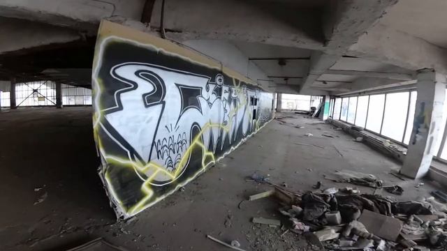 Заброшенный Техцентр «Варшавский», охранник вышел из стены :]