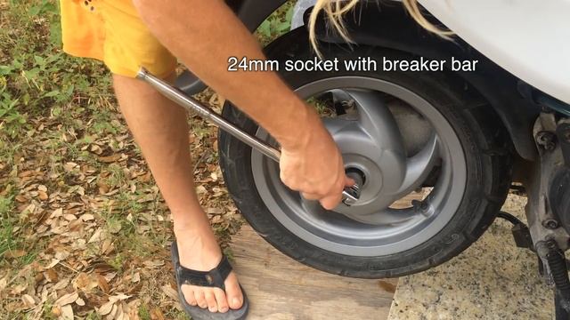 Piaggio Fly - Rear Wheel Removal | Mitch's Scooter Stuff смотреть онлайн