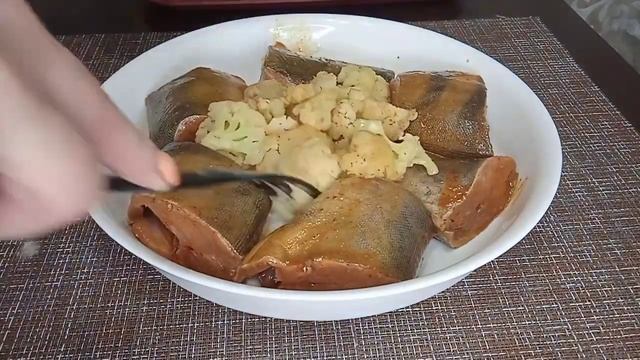 РЫБА ТЕРПУГ В ДУХОВКЕ С ЦВЕТНОЙ КАПУСТОЙ, РИС С ОВОЩАМИ, витаминный салат. смотреть онлайн