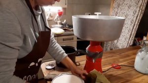 Сепарирование козьего молока.