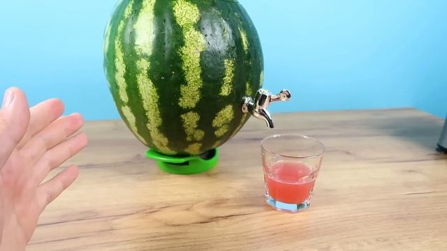 Что если налить Кока-Колу прямо в арбуз? Я в шоке от этого вкуса! смотреть онлайн
