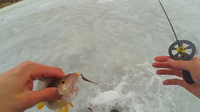 ЛОВЛЯ ОКУНЯ НА БАЛАНСИР ПО ПОСЛЕДНЕМУ ЛЬДУ смотреть онлайн