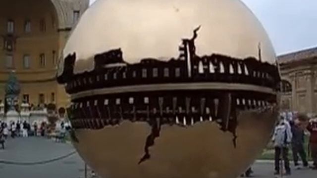 Золотой земной шар в Италии, Ватикан смотреть онлайн