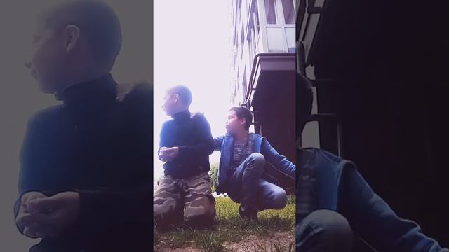 Челенж кто быстрее съест конфеты? смотреть онлайн