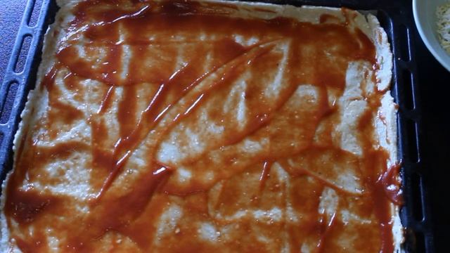 Пирог -пицца легка в приготовлении,но очень вкусна !!!