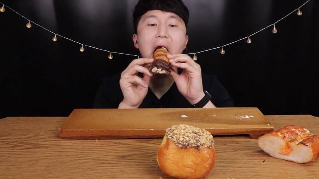[SUB딸기 무스 케이크, 명란 바게트, 코르네쇼콜라 먹방 (Strawberry mousse cake, cod roe baguette, cornechocolat)#MUKBANG смотреть онлайн