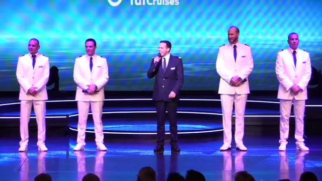 Kreuzfahrtdirektor André - Vorstellung Kapitän und Offiziere der Mein Schiff 3 Tui Cruises Show смотреть онлайн