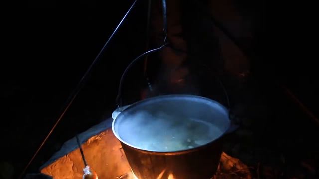 Осенний поход вдоль реки по арденскому лесу смотреть онлайн