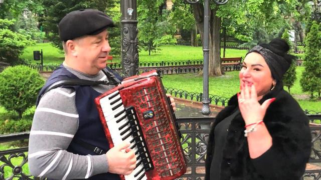 А Вам СЛАБО ? в Городском Саду в ОДЕССЕ дать жару | ПОЮЩИЙ ПОЛКОВНИК и СВЕТА БАЗАРЕНКО смотреть онлайн