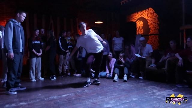 Пионер Battle vol.1 || SEMIFINAL GIRLS Beginners 1x1 || Pollinessa (win) vs Оля Qinetic смотреть онлайн