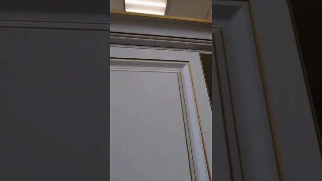 Прихожая Флоренция из массива в классическом стиле белого цвета с золотой патиной смотреть онлайн