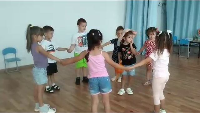 Малыши отмечают День сладкого арбуза смотреть онлайн