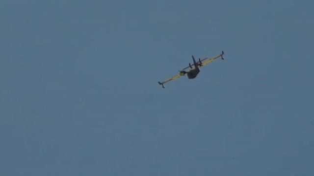 Avión contra incendios de camino a Perlío (Fene/A Coruña) смотреть онлайн