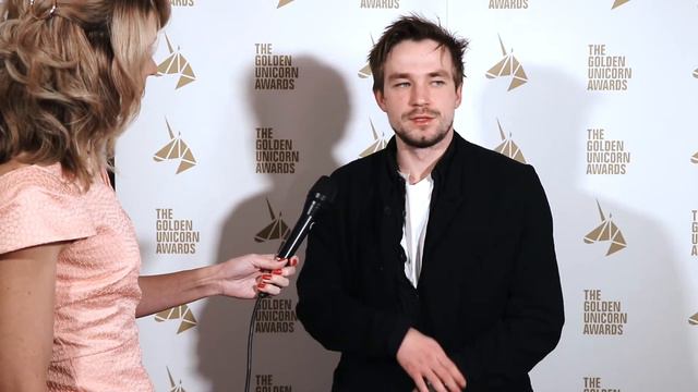 Интервью с актером Александром Петровым на премии "Золотой Единорог" смотреть онлайн