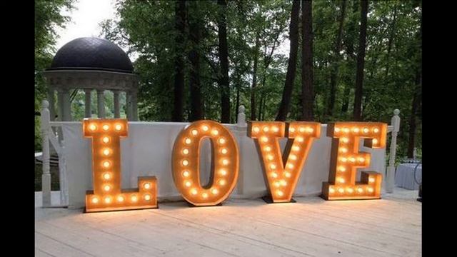Большие буквы LOVE с подсветкой смотреть онлайн