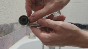 Как заменить прокладки и гусака (излив) у смесителя. Подтекает излив.