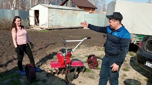 КАК ВСПАХАТЬ ОГОРОД МОТОБЛОКОМ ПРИ ПОМОЩИ ПЛУГА #мотоблок #плуг #огород #дача #земля #культиватор смотреть онлайн