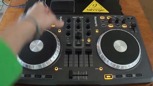 Мини-обзор Numark Mixtrack