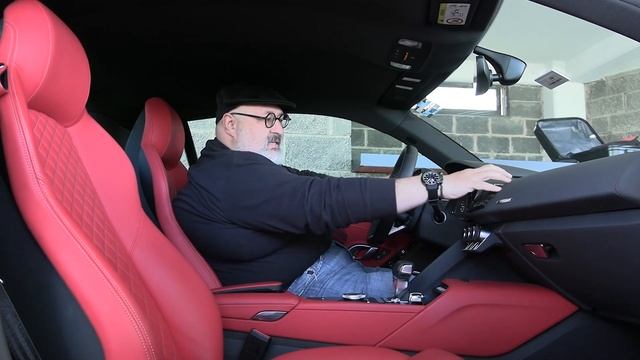 Audi R8 V10 RWD 2022 - seguramente el último de su especie смотреть онлайн