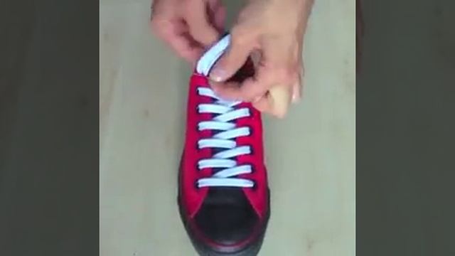 Очень классная идея как завязать шнурки так штоб их не завязывать(что блин ) смотреть онлайн