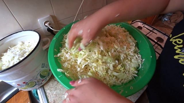Квашеная Капуста/На меня Напала ЛЕНЬ МАТУШКА/Засолила КАПУСТУ двумя Способами/Пальчики Оближешь смотреть онлайн