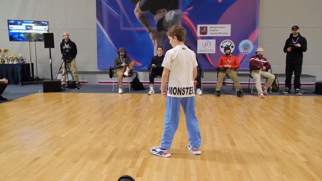 top16 11-13 bboy Easy vs Monster - брейкданс, Чемпионат Москвы смотреть онлайн