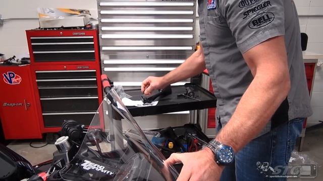 Zero Gravity Kawasaki Ninja 400 Double Bubble Windscreen Install | Sportbike Track Gear